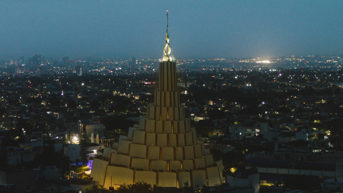 La_oscuridad_de_La_Luz_del_Mundo_n_00_47_01_21_R__2_.jpg