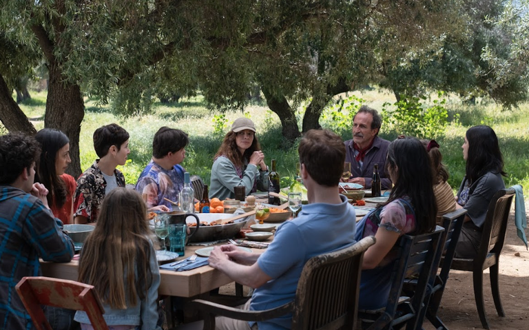 Rodrigo García presenta Familia.png